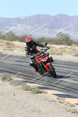 media/Dec-04-2025-Racers Edge (Thu) [[5ebc9f124d]]/3-B Group/3-Session 2 (Turn 7 Inside)/